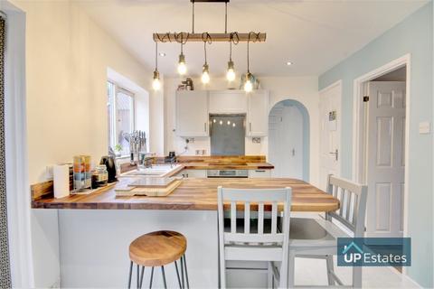 26 Cambridge Drive, Nuneaton, CV10 8LW