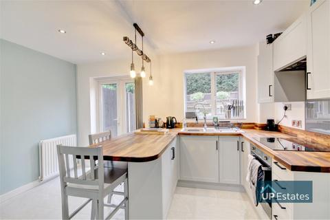 26 Cambridge Drive, Nuneaton, CV10 8LW