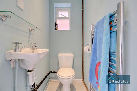 26 Cambridge Drive, Nuneaton, CV10 8LW