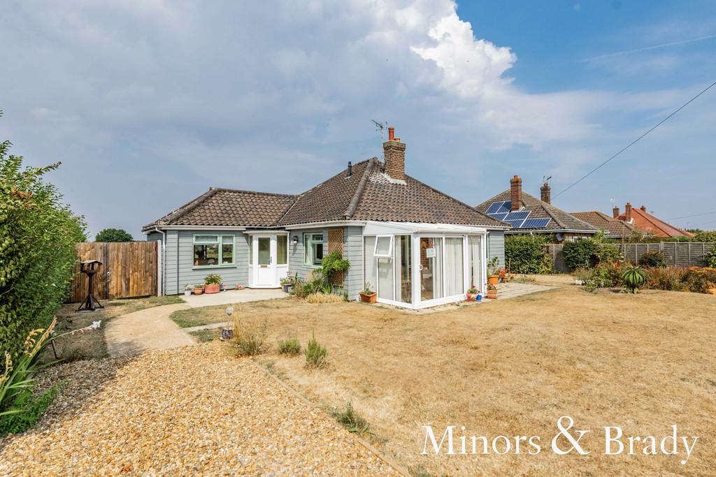 Skeyton Road, North Walsham 3 bed detached bungalow £425,000