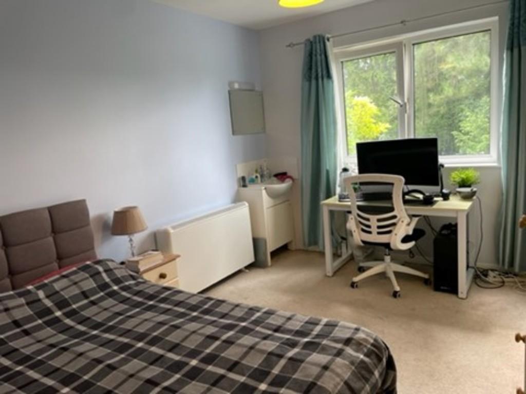 Tollgate Road, Salisbury 1 bed in a house share £700 pcm (£162 pw)