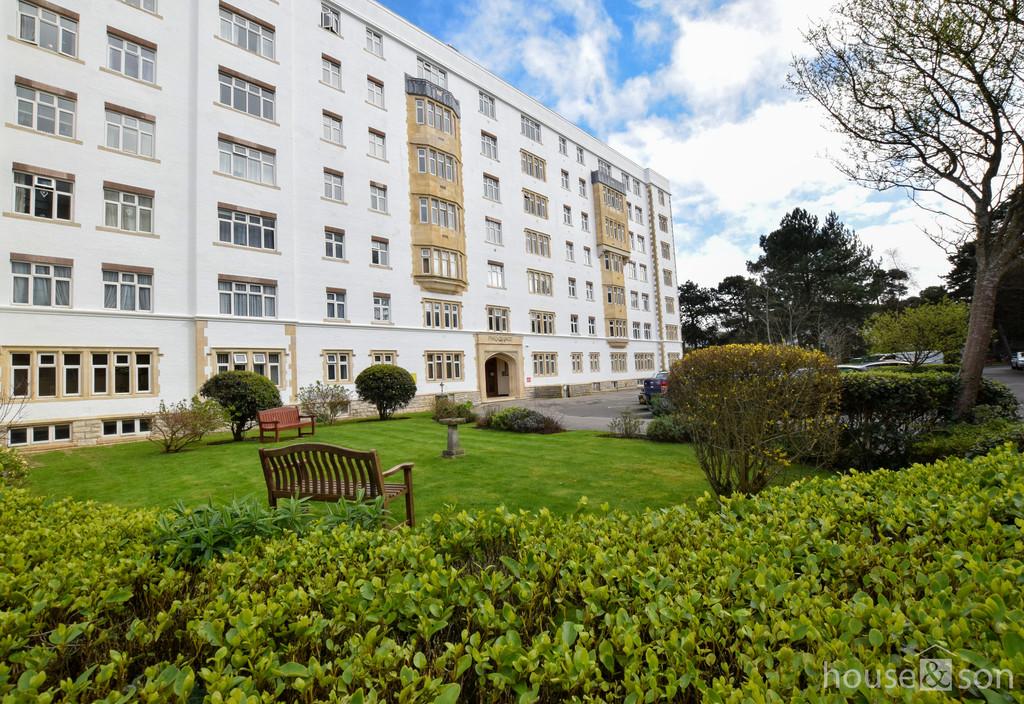 Pine Grange, Bath Road, Bournemouth, BH1 2 bed apartment for sale £
