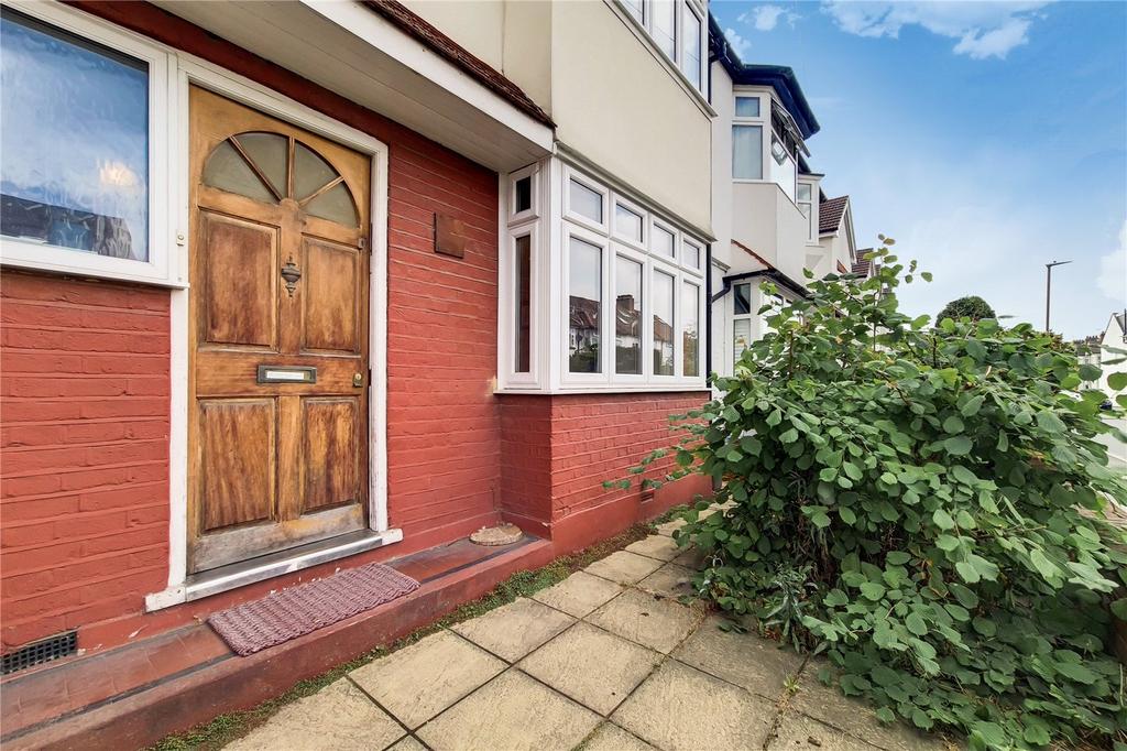 Haslemere Avenue, London 4 bed terraced house £3,500 pcm (£808 pw)