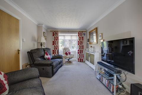 4 bedroom detached house for sale - Brearley Close, Uxbridge, Greater London