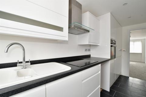 109 Beech Road, Horsham, RH12 4TY