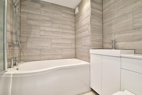 109 Beech Road, Horsham, RH12 4TY