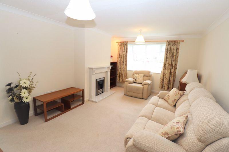 Newstead Avenue, Whitehouse Farm, StocktonOnTees, TS19 0QS 3 bed