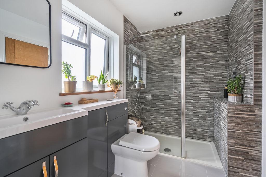 En-suite bathroom