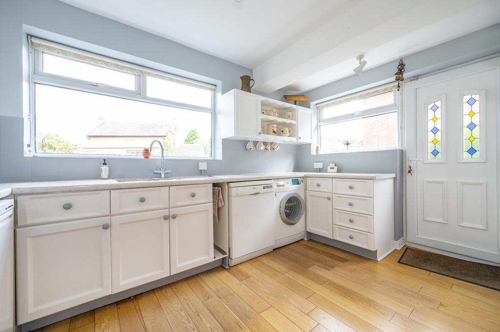 Queens Promenade, Morley, LS27 3 bed semidetached house £319,950