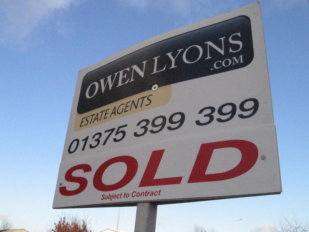 Sundew Court, Thurrock Park, Grays 3 bed semidetached house £399,995
