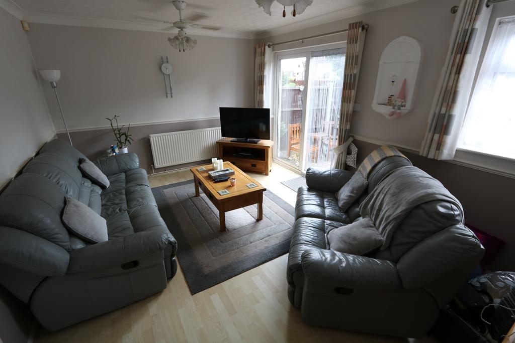 Sundew Court, Thurrock Park, Grays 3 bed semidetached house £399,995