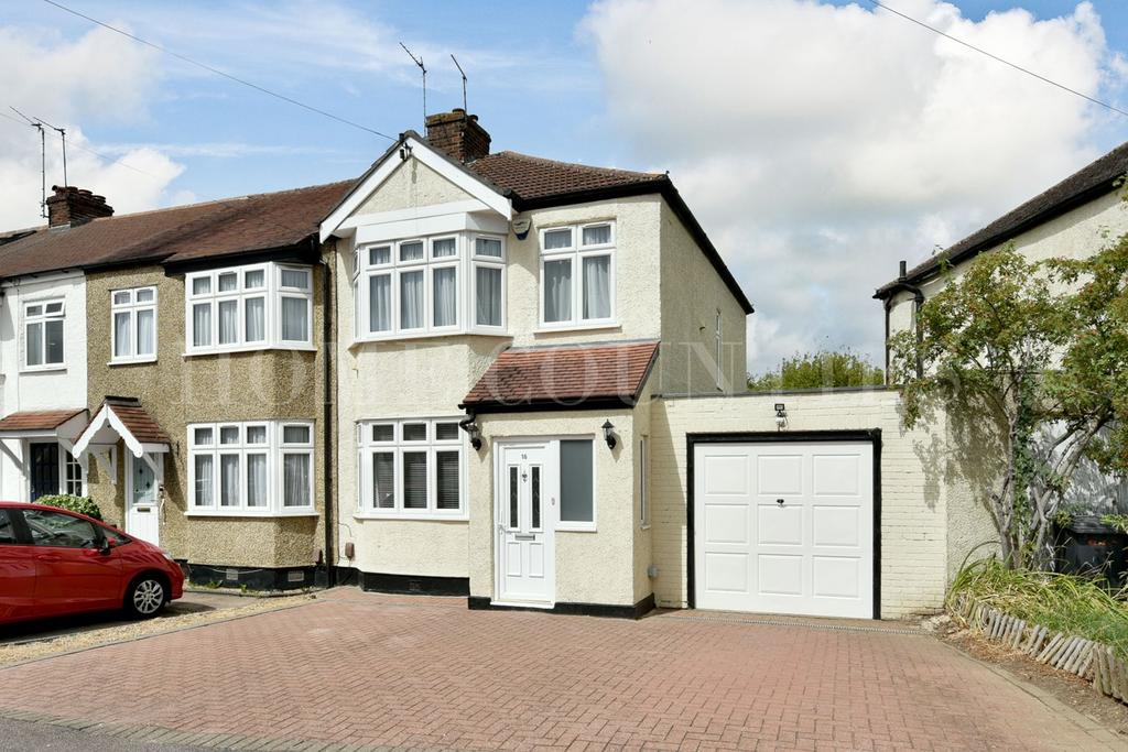 Laurel Avenue, Potters Bar, EN6 3 bed semidetached house £580,000