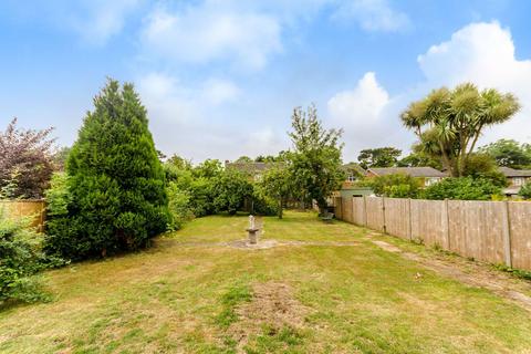 4 bedroom bungalow for sale - Delta Road, Worcester Park, KT4