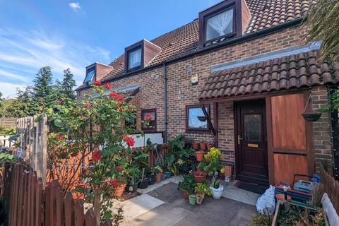 26 Fawns Manor Close, Feltham, TW14 8EN