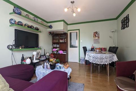 26 Fawns Manor Close, Feltham, TW14 8EN