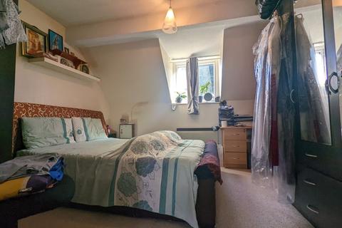 26 Fawns Manor Close, Feltham, TW14 8EN