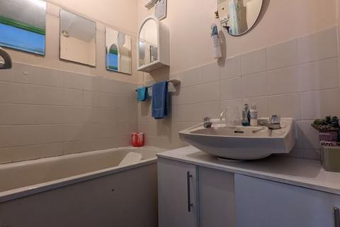 26 Fawns Manor Close, Feltham, TW14 8EN