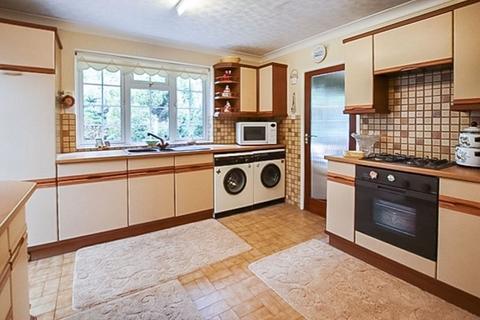 2 bedroom detached bungalow for sale, BURTON   CHRISTCHURCH