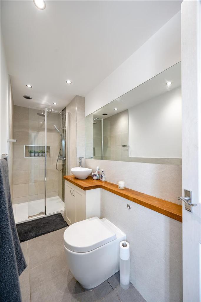 11b Ensuite.jpg