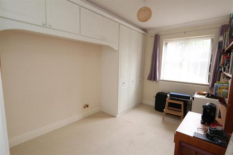 Flat 5, Booths Court Poplar Drive, Hutton, Brentwood, CM13 1YY