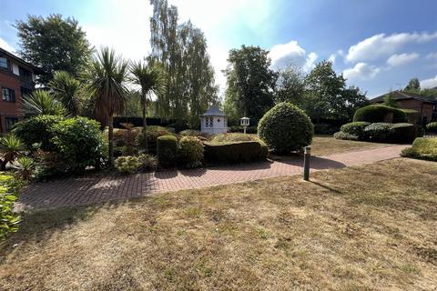 Flat 5, Booths Court Poplar Drive, Hutton, Brentwood, CM13 1YY