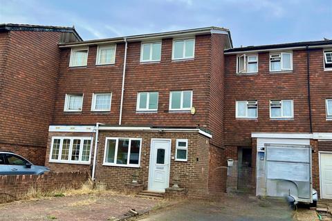 59 Hitchin Close, Romford, RM3 7EQ