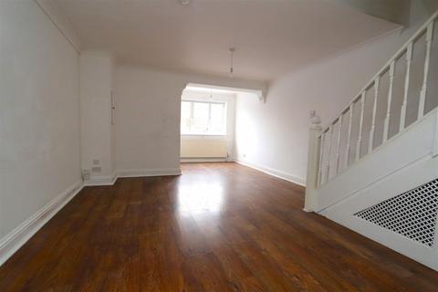 59 Hitchin Close, Romford, RM3 7EQ