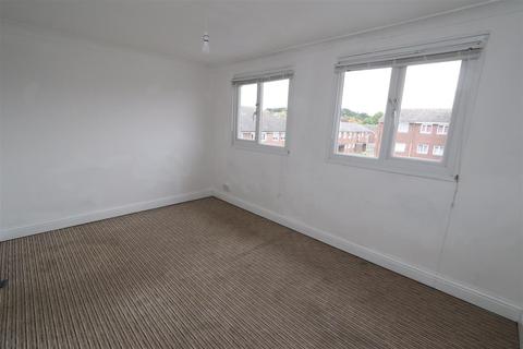 59 Hitchin Close, Romford, RM3 7EQ