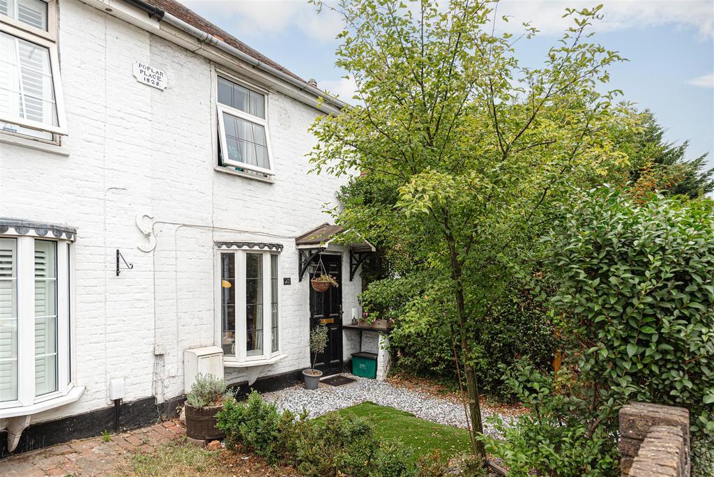 Cheam Common Road, Worcester Park 2 bed semidetached house £435,000