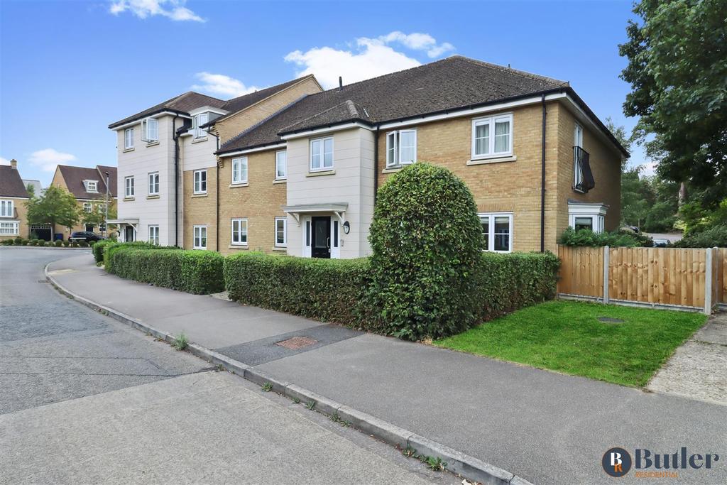 North Lodge Drive, Papworth Everard, Cambridge 2 bed flat £190,000