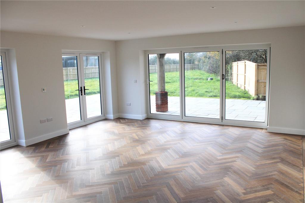 Bunns Lane, Hipley, Hambledon, Hampshire, PO7 3 bed detached house for sale £830,000