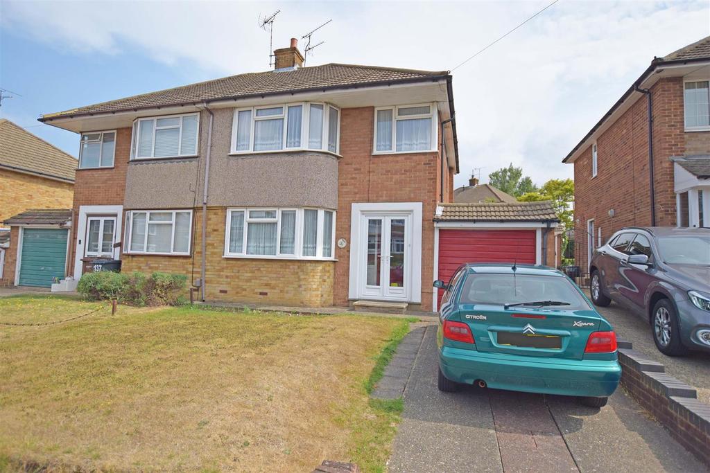 Maidstone Road, Gillingham 3 bed semidetached house £1,300 pcm (£300 pw)