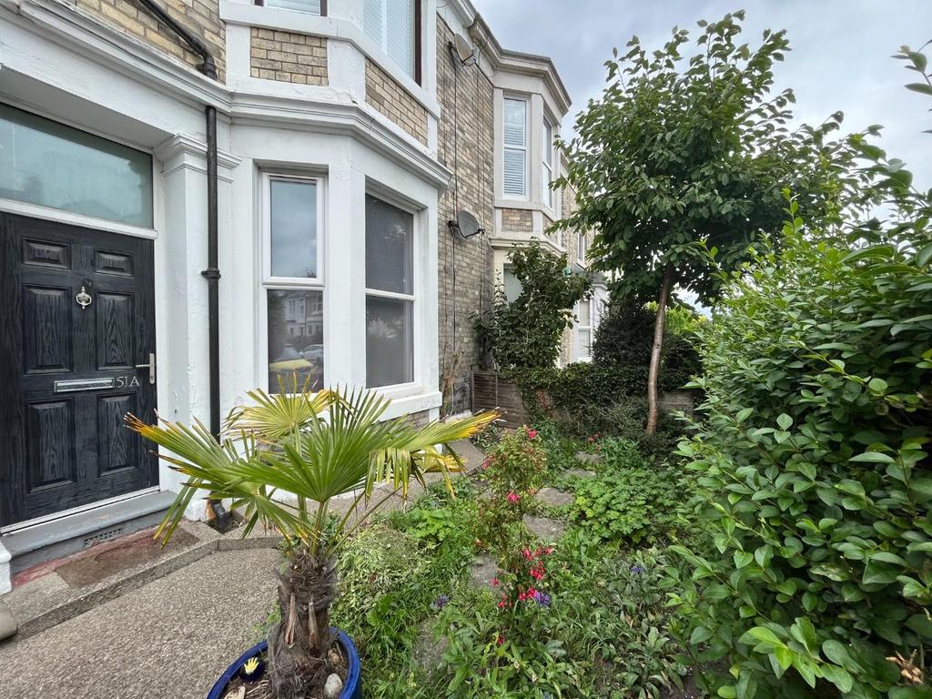 Park Crescent, North Shields 2 bed flat £695 pcm (£160 pw)