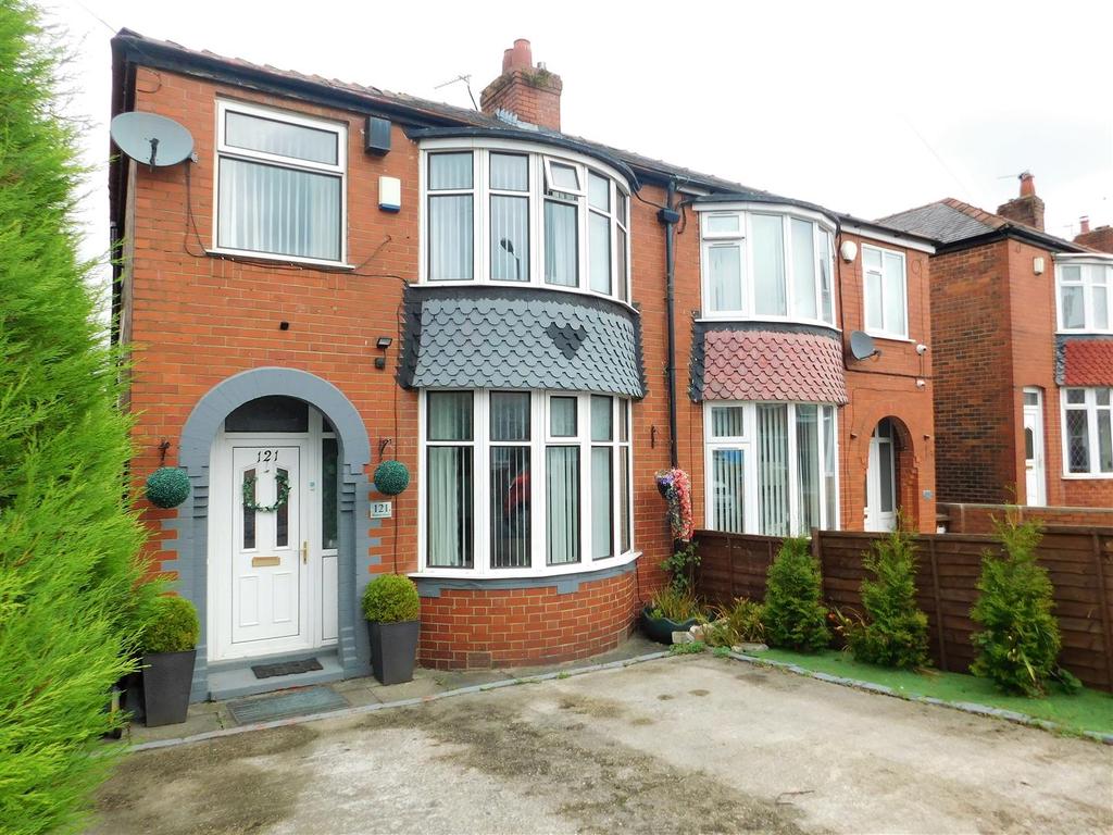 Roman Road, Failsworth, Manchester 3 bed semidetached house £250,000