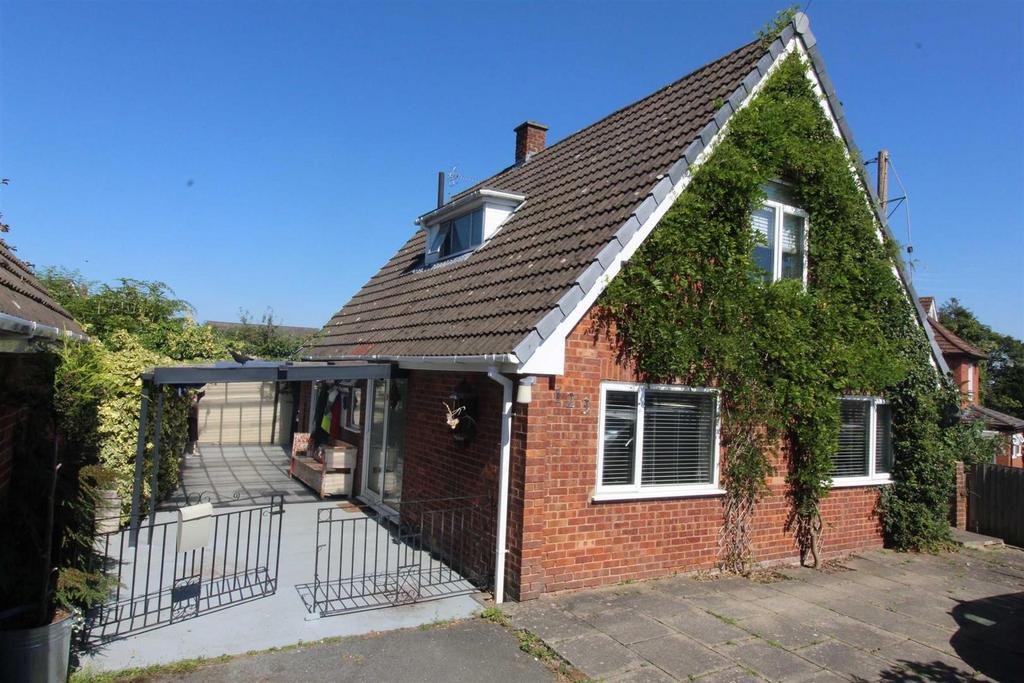 Middleton Road, Oswestry 3 bed detached bungalow £290,000