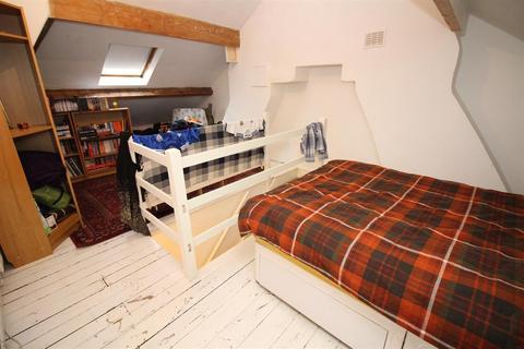 32 Cross Green, Otley, LS21 1HD