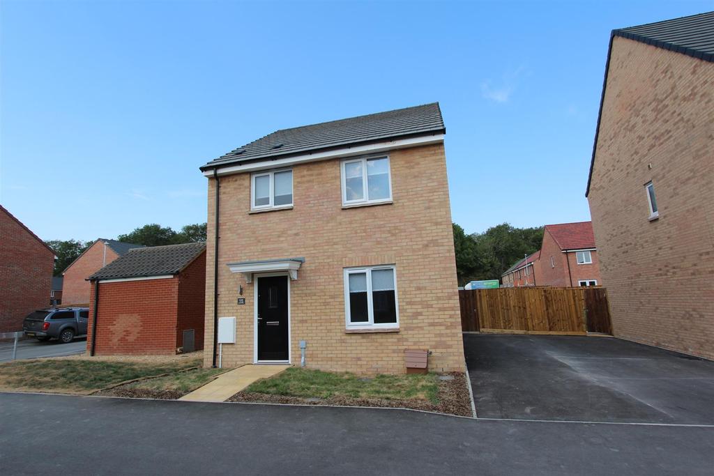 Sandown Drive, Elsea Gardens, Bourne 3 bed detached house £925 pcm (£