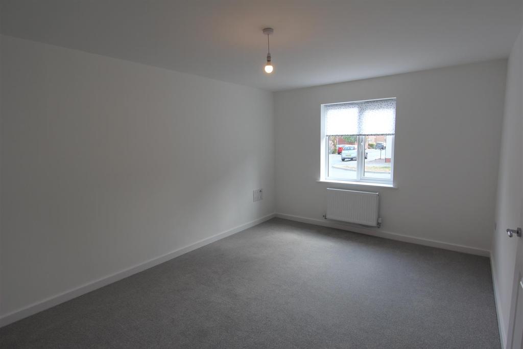 Sandown Drive, Elsea Gardens, Bourne 3 bed detached house £925 pcm (£