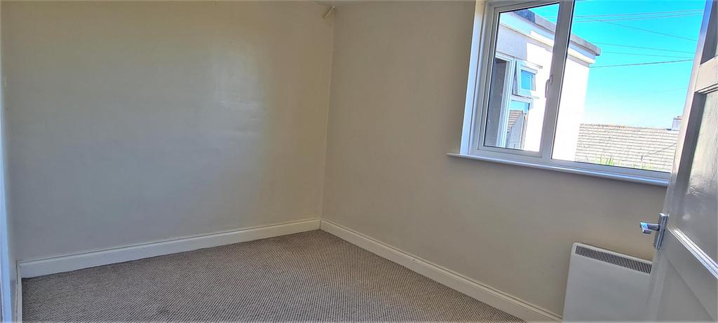 Rear bedroom (1).jpg