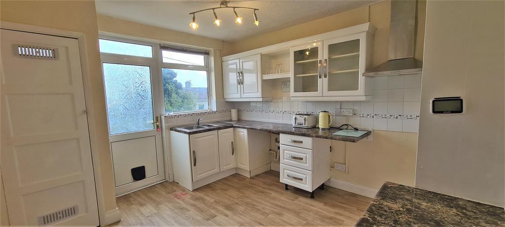 Kitchen (2).jpg