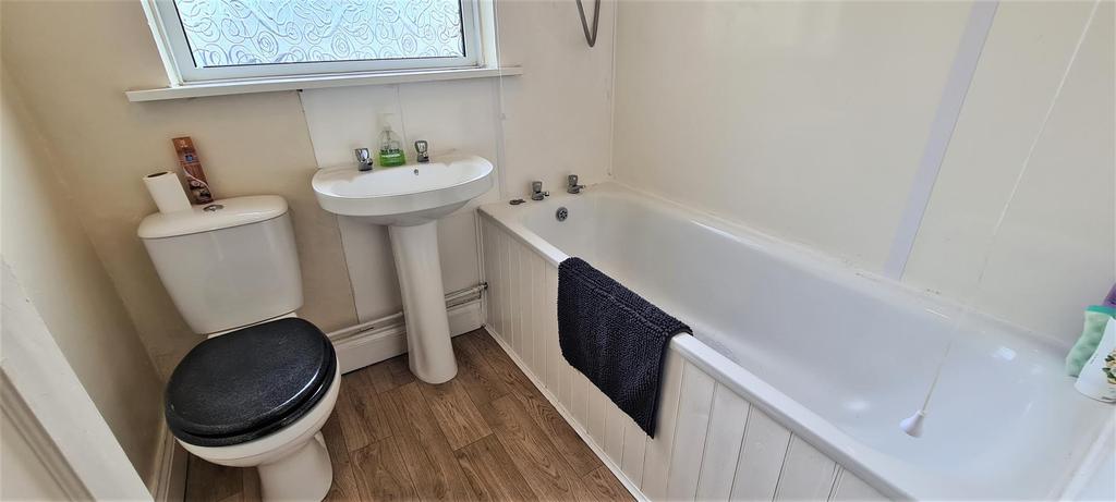 Bathroom (1).jpg