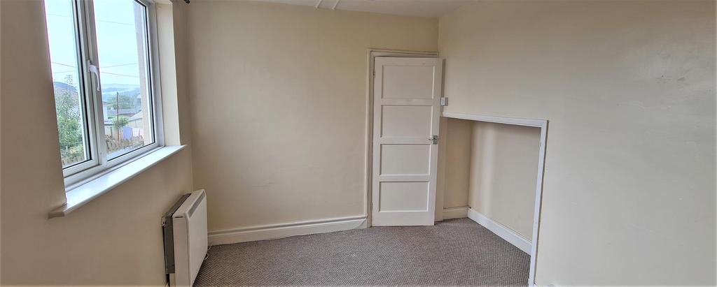 Rear bedroom (3).jpg