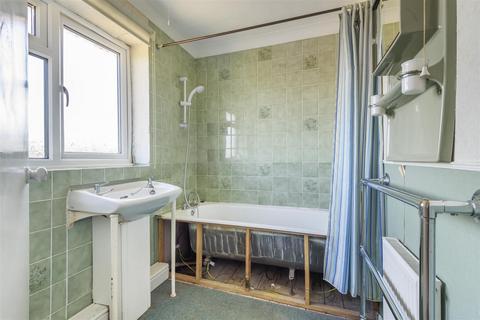 8 Bonners Causeway, Axminster, EX13 5EN