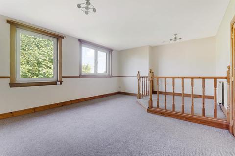 8 Parkgate, Rosyth, Dunfermline, KY11 2JW