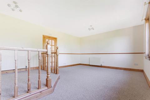 8 Parkgate, Rosyth, Dunfermline, KY11 2JW