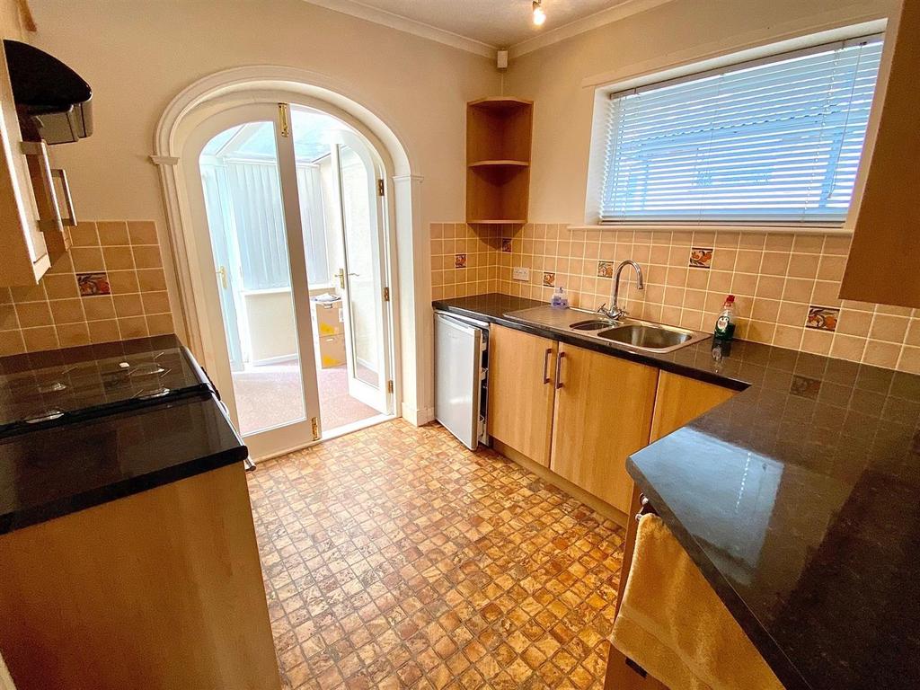 Robin Royd Grove, Mirfield 2 bed semidetached bungalow for sale £190,000