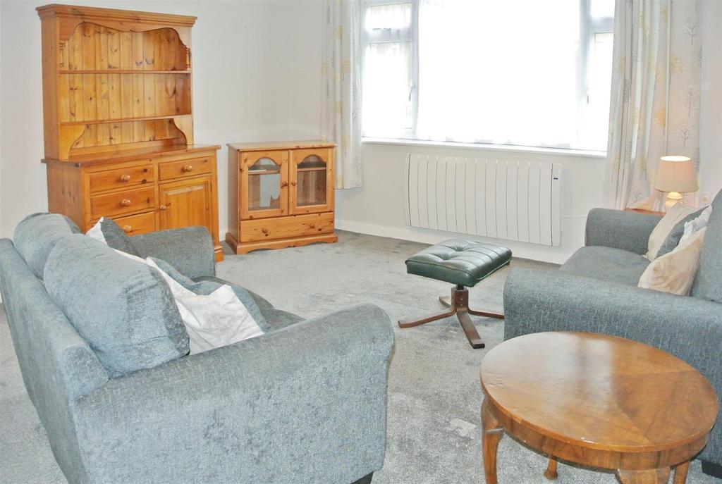 Pine Court, Leamington Spa 2 bed apartment £850 pcm (£196 pw)