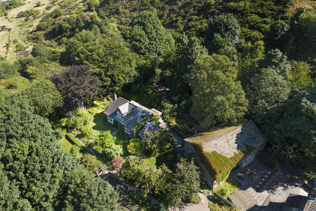 Sunset, 7 Howcans Lane, Halifax 3 bed detached house for sale £500,000