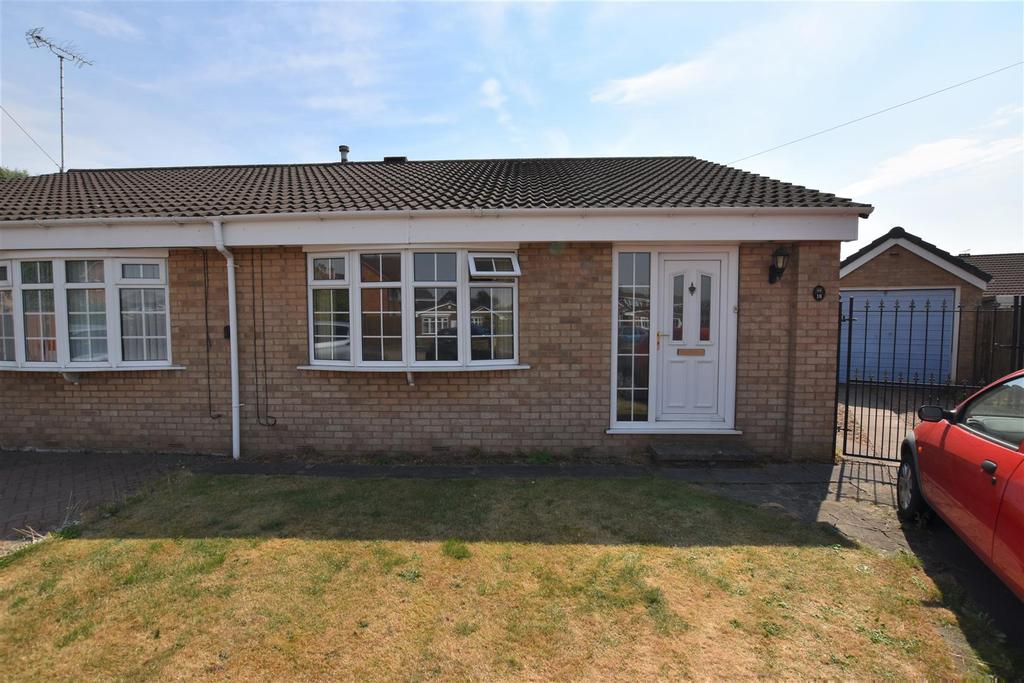 Dunkeld Drive, Hull 2 bed semidetached bungalow for sale £150,000