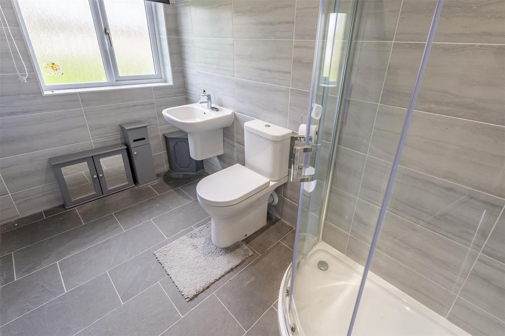 Bathroom (2)-HDR copy.jpg